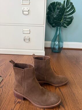 Dolce Vita Tan Suede Ankle Heeled Chelsea Boots